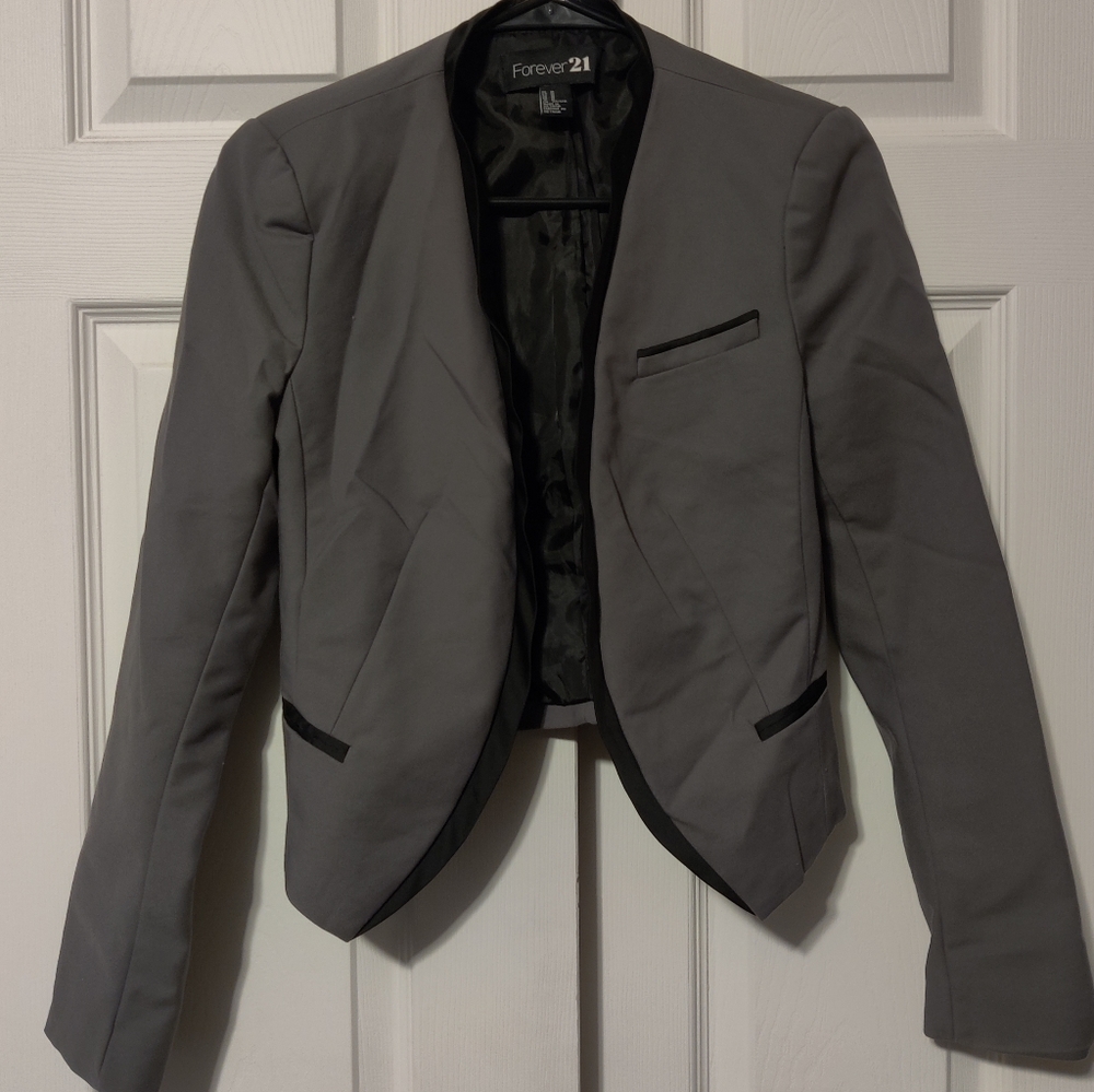 Slight Cropped, Grey Blazer